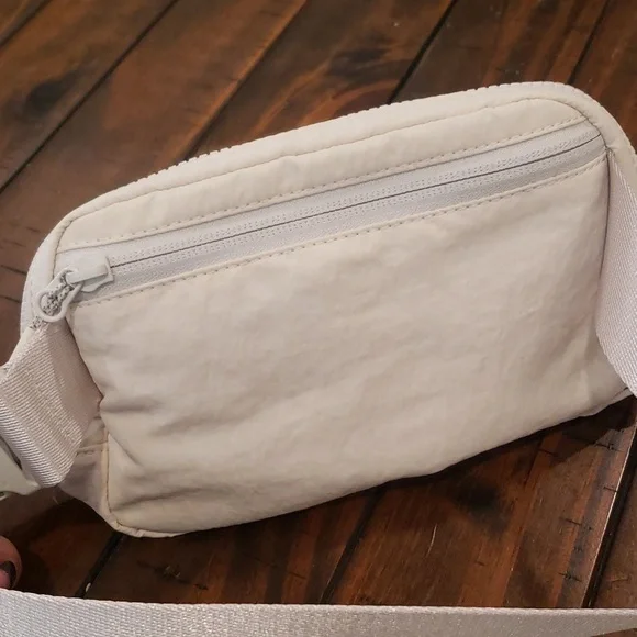 NWOT white opal everywhere belt bag - Picture 7 of 10